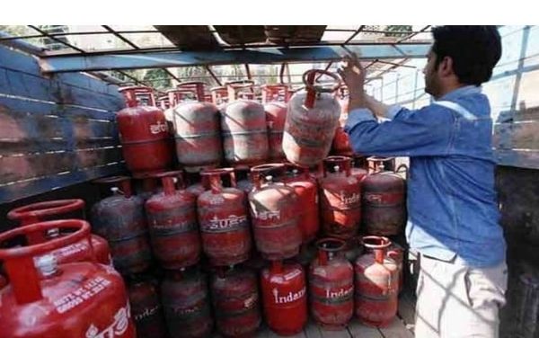 Non-subsidised LPG cylinder price slashed in metros. Here are the latest rates