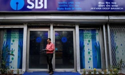 SBI warns customers about fake income tax refund messages