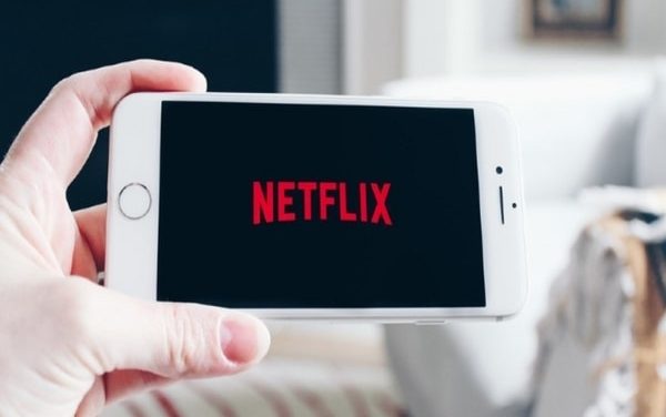 Netflix offers free one-month upgrade to new subscribers