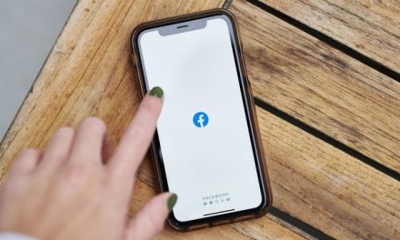 Facebook tries adding video and voice calls back into its main app: Details here.