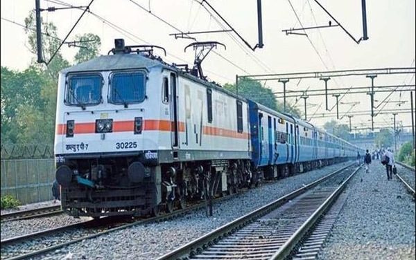 IRCTC Latest News: Indian railways extends services of 10 festival special trains