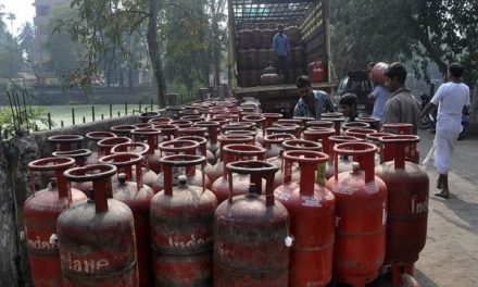 Govt proposes sale of small LPG cylinders, offering financial services via ration shops