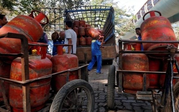 Centre announces subsidy of Rs 200 per gas cylinder